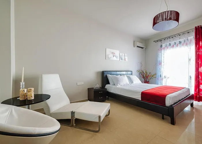 فيلة Mira Kalithies