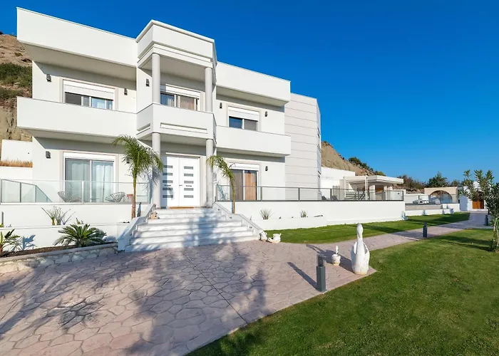 فيلة Mira Kalithies